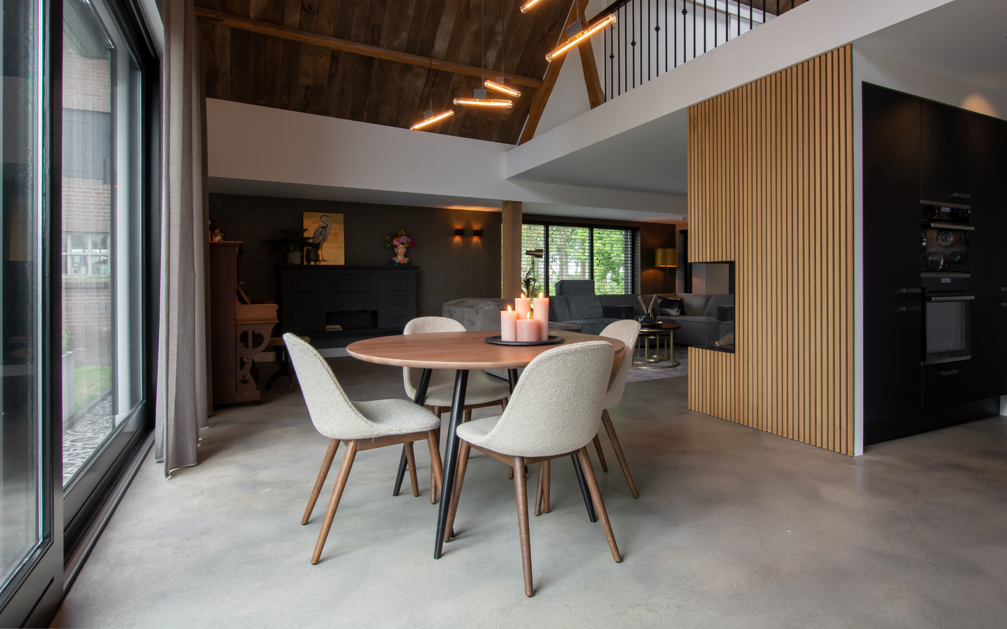 Eettafel Bobbi / 120Øcm / eiken noten